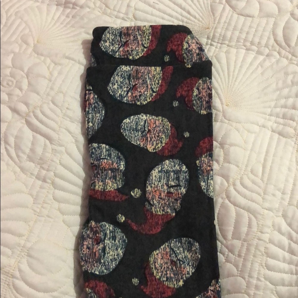 LuLaRoe tween Christmas theme leggings